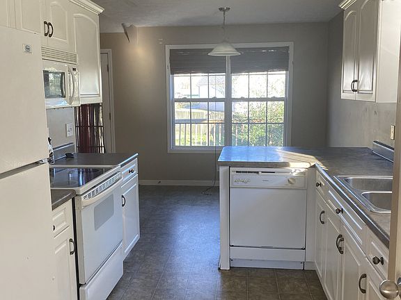 4th image of 1391 Ambleside Dr
