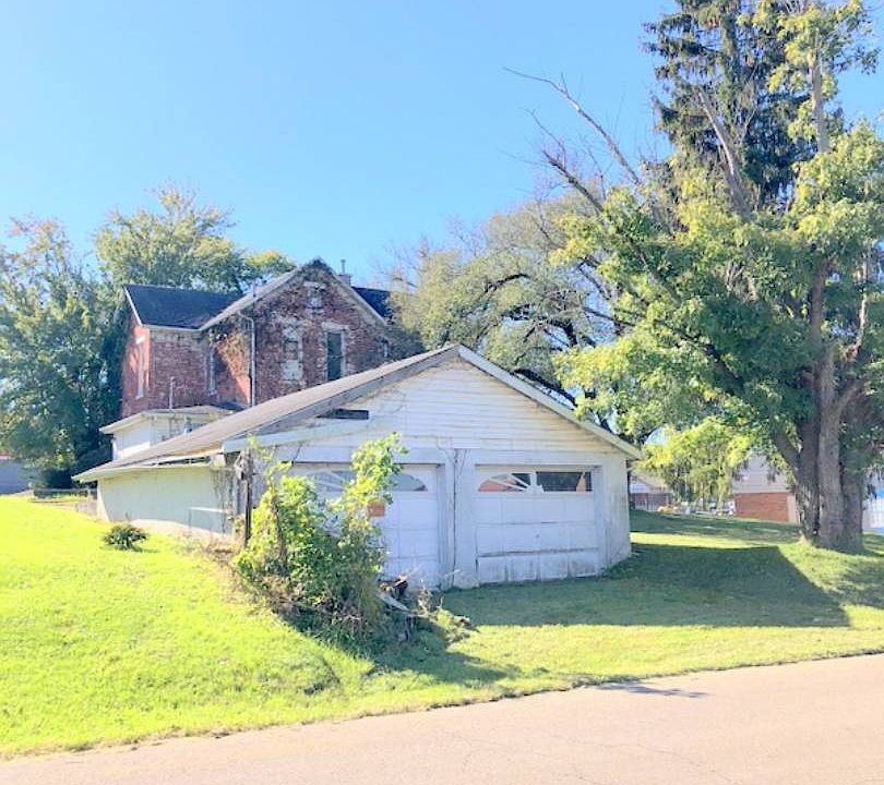 2nd image of 420 Carr St