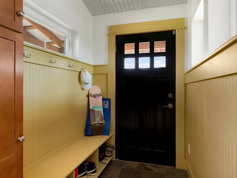 4401 N Raleigh St — Photo 2