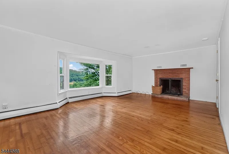 1 bed, 1.0 bath, $1,800 — Photo 2