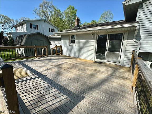 5th image of 208 Eastwood Dr