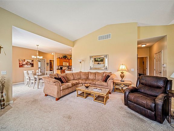 5th image of 38077 Burrard Ln
