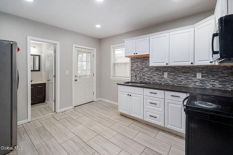 5th image of 82 Haigh Avenue