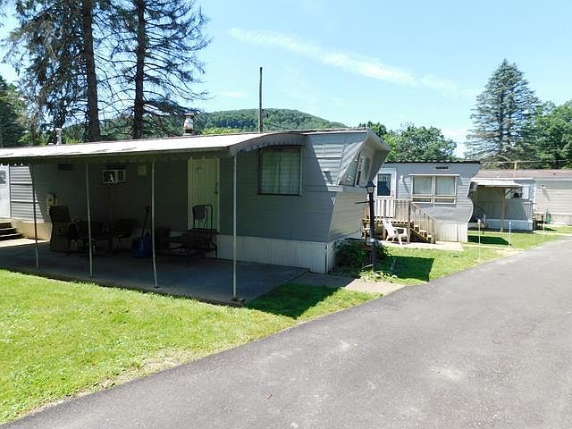 2nd image of 10 Garden Ln Lot 1