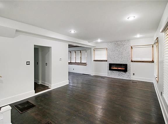 4th image of 3761 Flora Ave