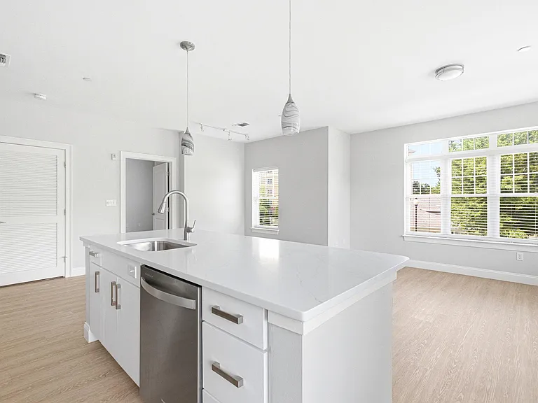 Axis at Lakeshore — Photo 85