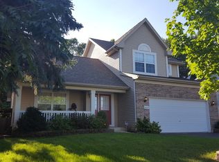 6607 Hawthorne Dr, Cary, IL 60013