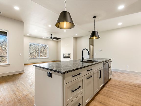 4th image of 19 Carsphairn Ln