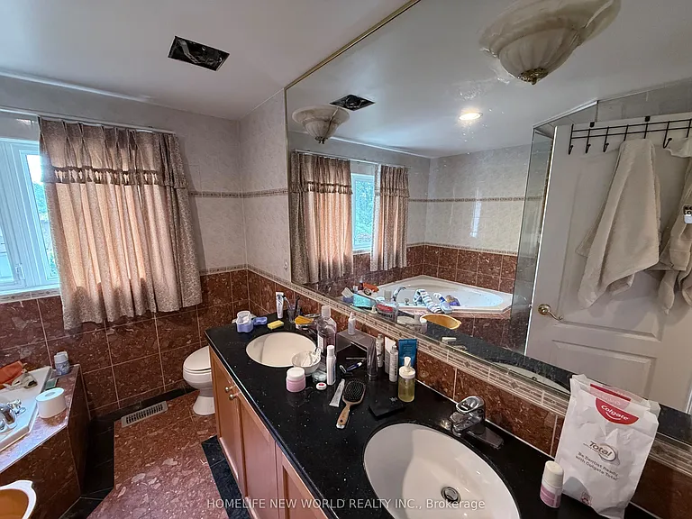 63 Lehar Cres — Photo 23