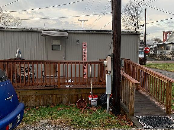 2nd image of 250 Palmer St