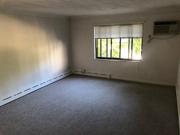 2nd image of 3211 Glengyle Ave #1