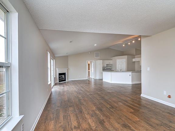 5th image of 328 Lacey Leaf Ct