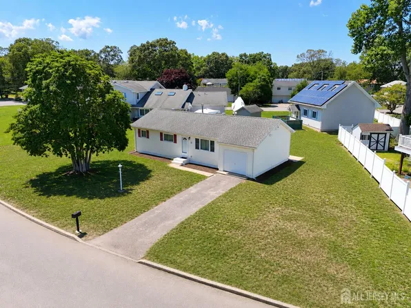 30 Corrigan Ave, Pine Beach, NJ 08741