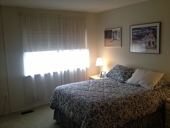 3rd image of 27 Orangewood Dr