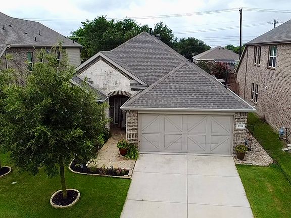 3rd image of 3728 Holly Brook Dr