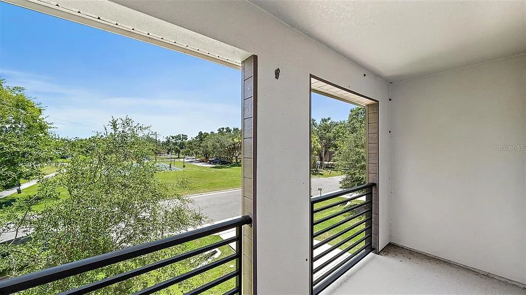 4 bed, 2.5 bath, 2496 sqft, $6,900 — Photo 2