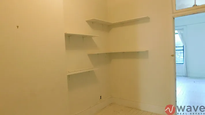 Rented by Wave Real Estate Group | media 16