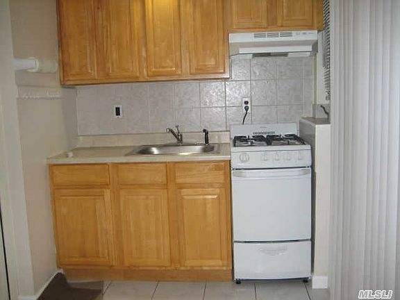 2nd image of 129 W 7th St