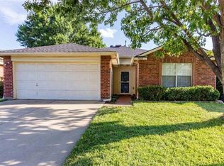9008 Elbe Trl, Fort Worth, TX 76118