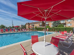 1560 Dempster St APT 208, Mount Prospect, IL 60056