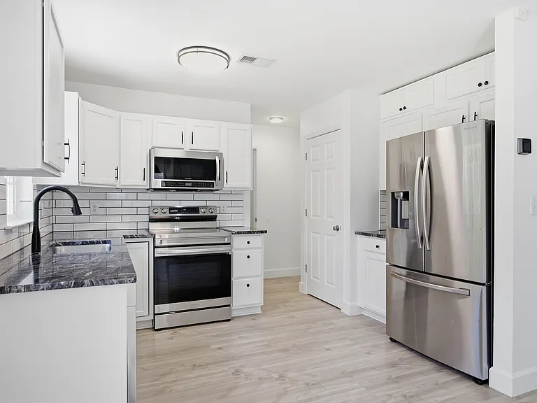 8502 Appledale Dr — Photo 2