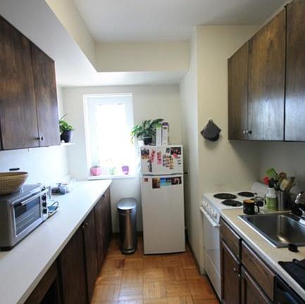 2nd image of 2828 Lyndale Ave S
