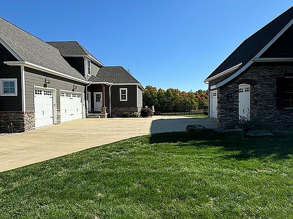 3rd image of 6761 River Forest Dr