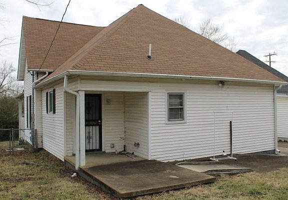 3rd image of 909 NE Atlantic Ave