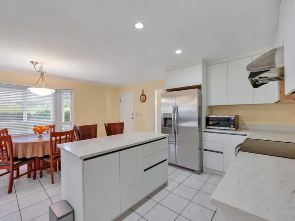 14763 31a Ave, Surrey, BC V4P 3E8
