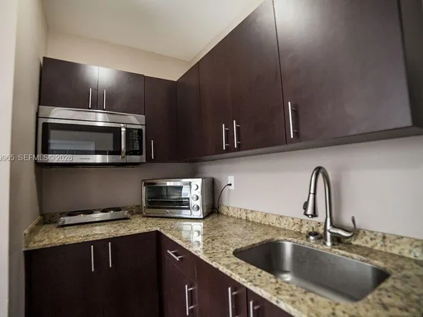 1752 NW 1st St APT 3, Miami, FL 33125