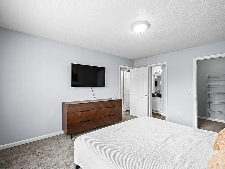Crown Point at Kingsport Drive — Photo 68