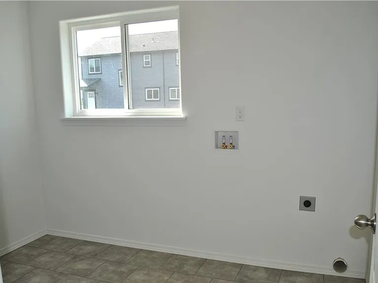 1525 S Monroe St — Photo 20