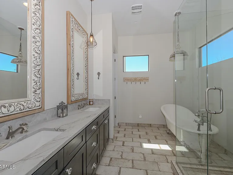5861 E Cloud Rd — Photo 34