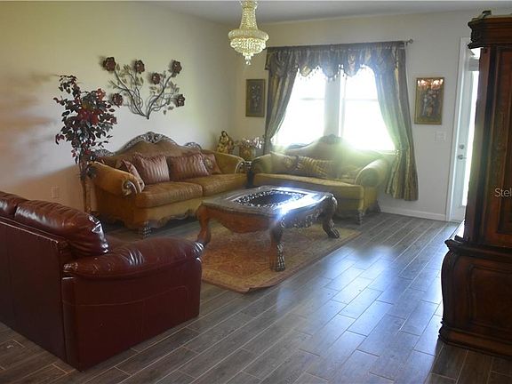 3rd image of 318 Wooded Vine Dr