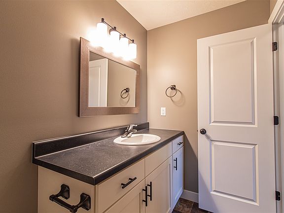 5th image of 3417 N Avenue Pl