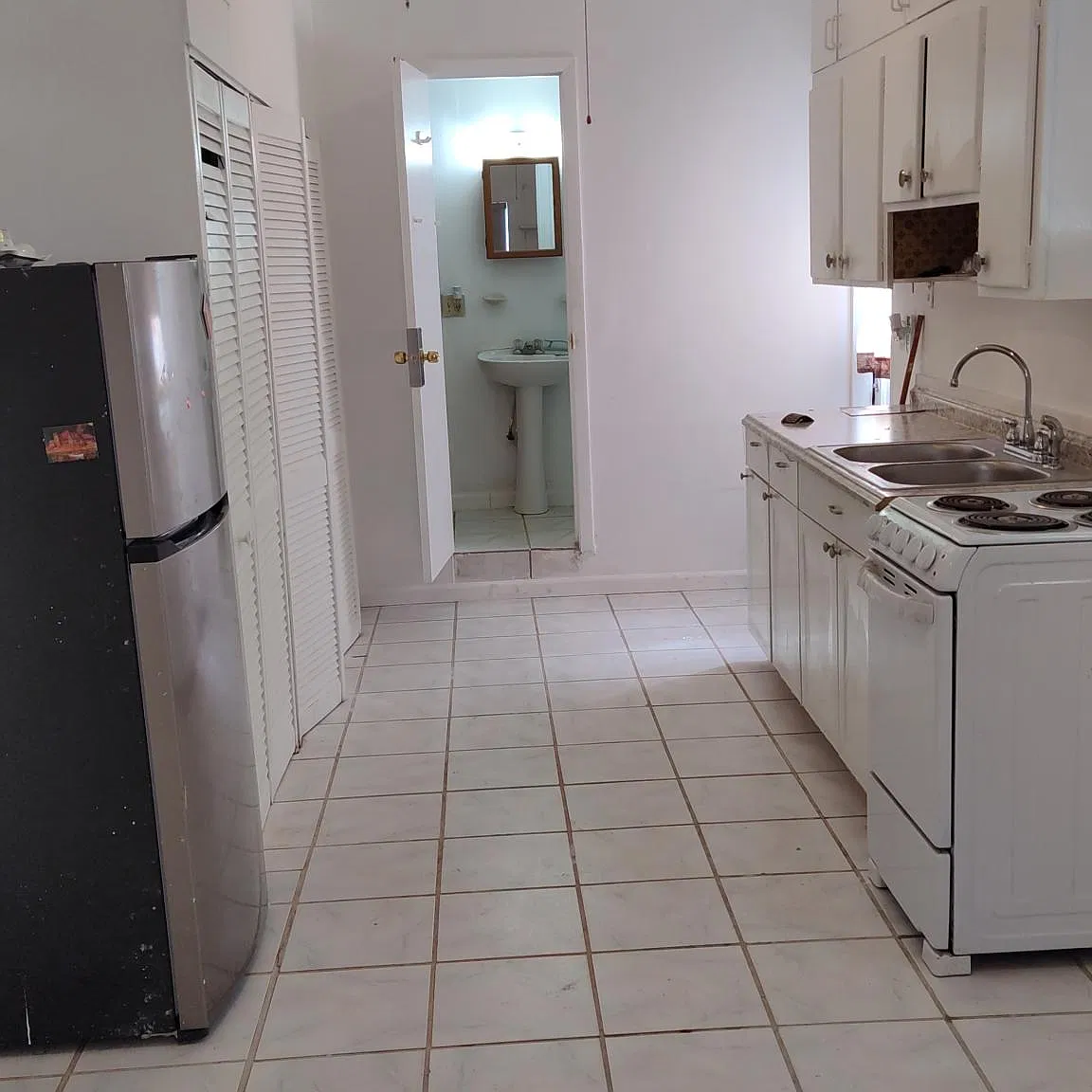 Studio, 300 sqft, $1,100 — Photo 2