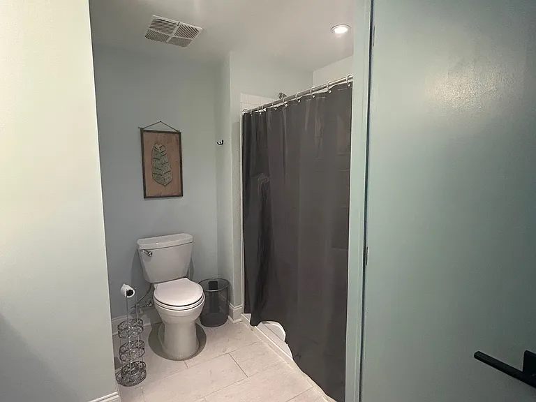 300 Laurel St #2 — Photo 12