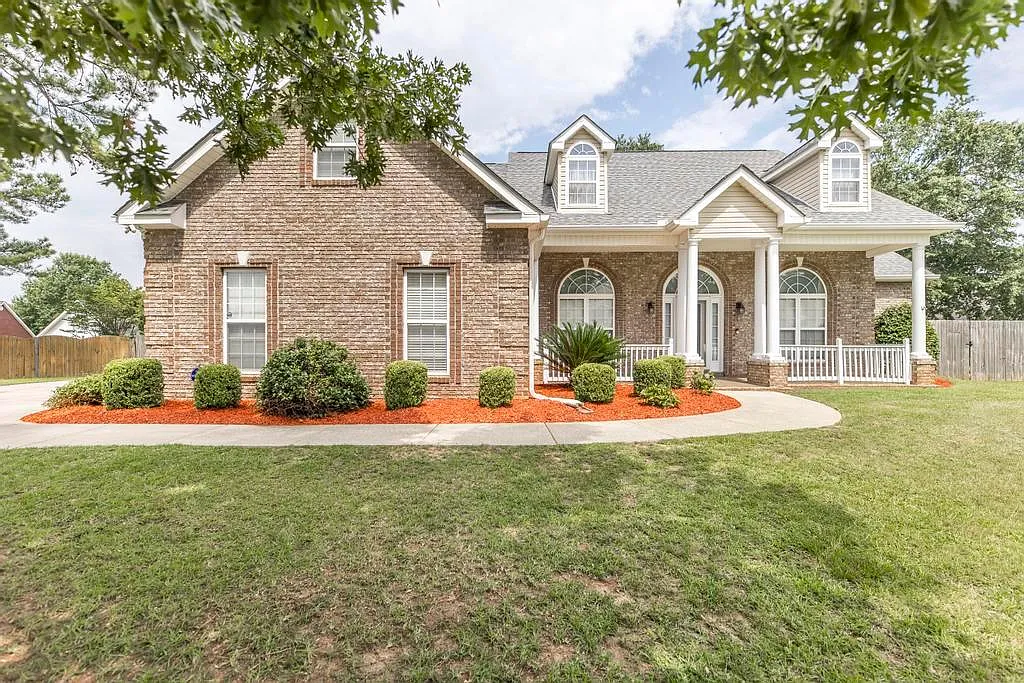 Building Photo - 204 White Pond Ln