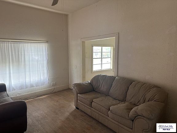 4th image of 490 Corral St