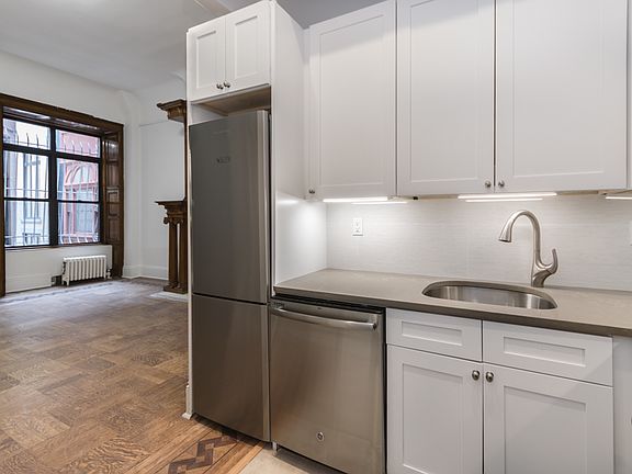 5th image of 14 W 69th St APT 5