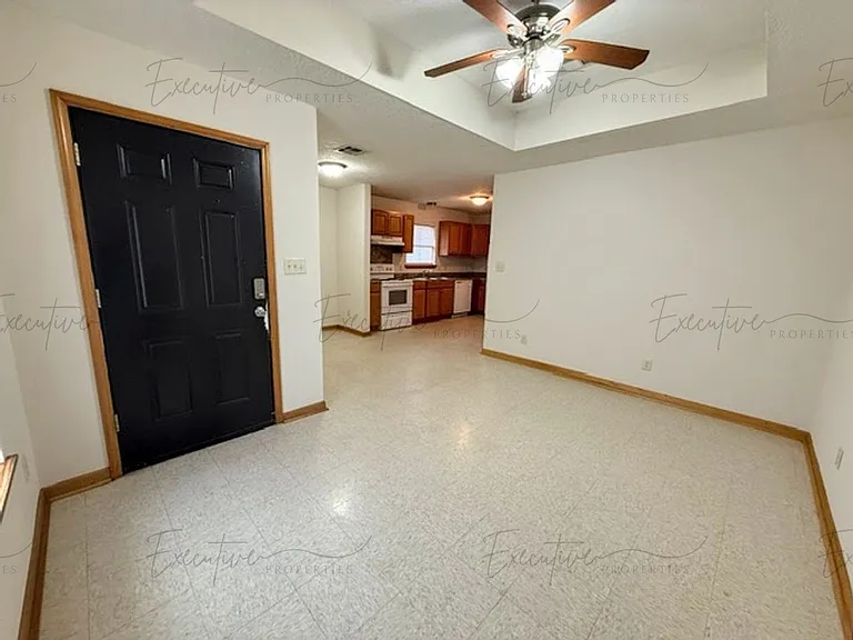 2212 N Malcolm St — Photo 3