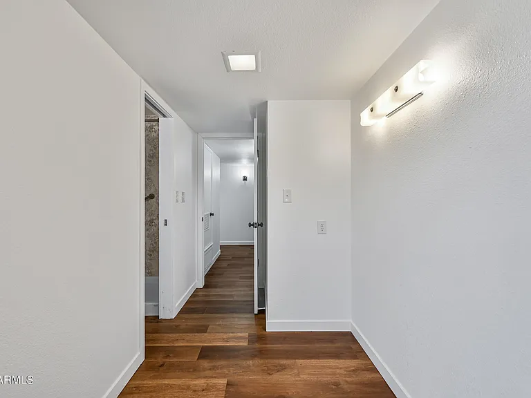 530 E Fairmont Dr — Photo 20