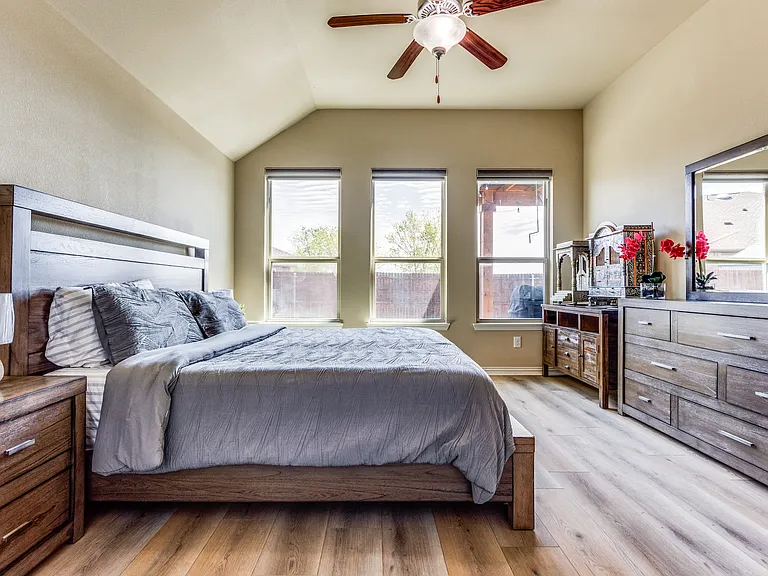 307 Eden Dr — Photo 17