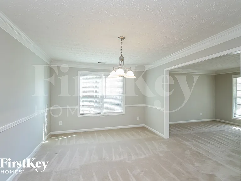 304 Hickory Creek Ln — Photo 3