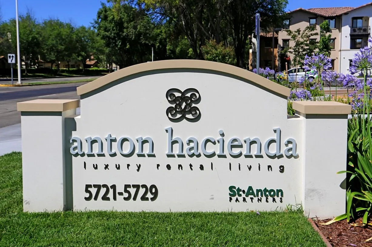 Hacienda Apartments — Photo 4