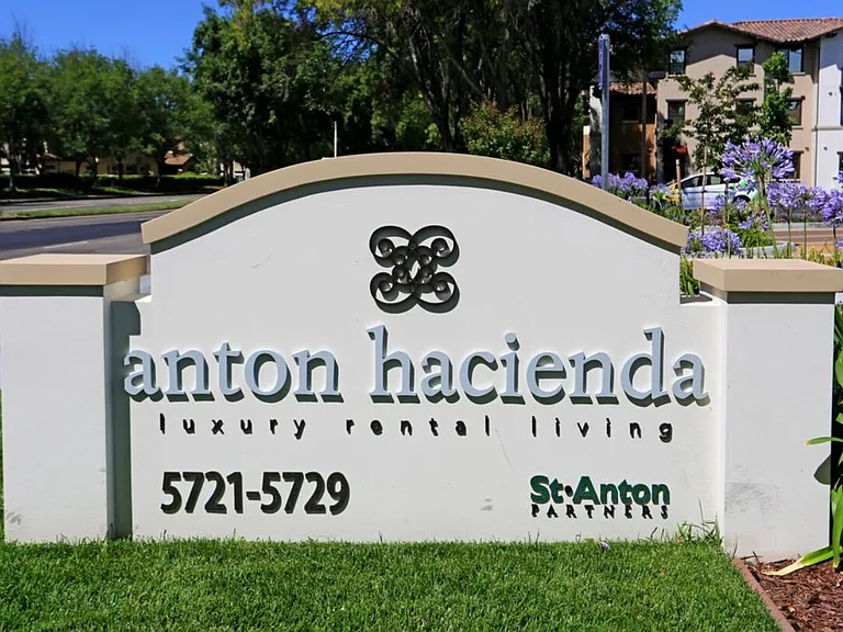 Hacienda Apartments — Photo 4