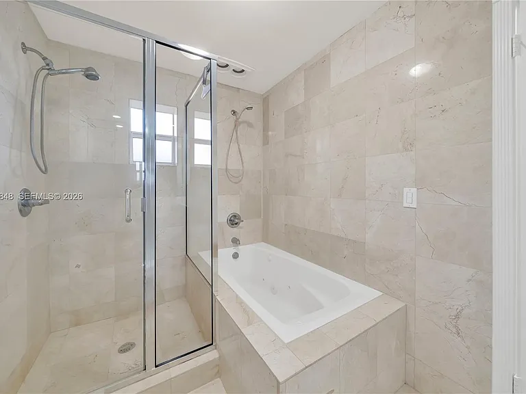 7600 SW 19th Ter #C — Photo 4