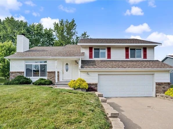 2152 Cherry Ln NE, Cedar Rapids, IA 52402