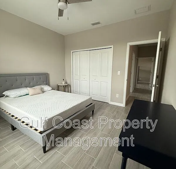 2609 NE 5th Pl — Photo 14