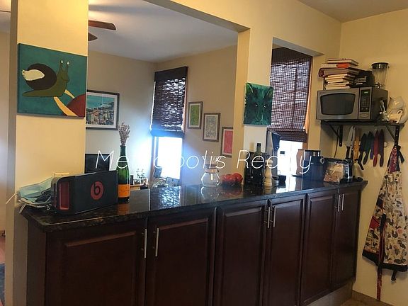 4th image of 2423 29th St APT 2R